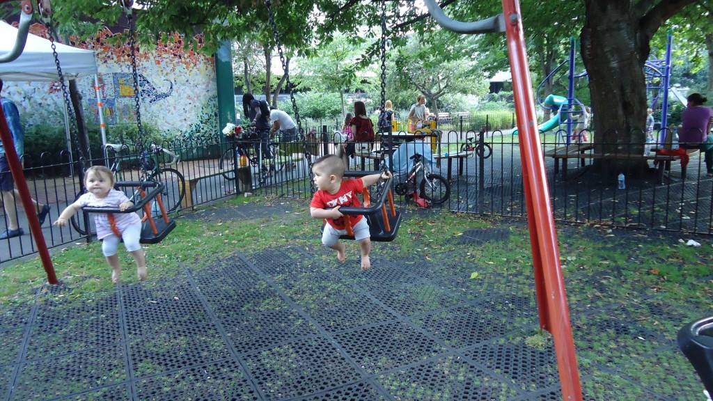 foto de niños en el parque de WhiteCross (Londres)